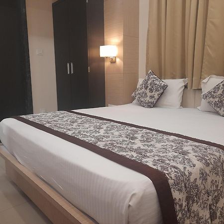Variety Inn Патна Екстериор снимка