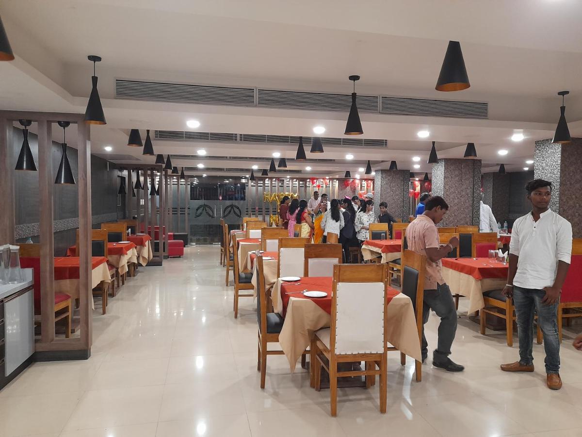 Variety Inn Патна Екстериор снимка