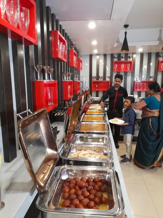 Variety Inn Патна Екстериор снимка