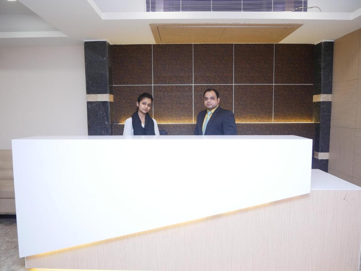 Variety Inn Патна Екстериор снимка