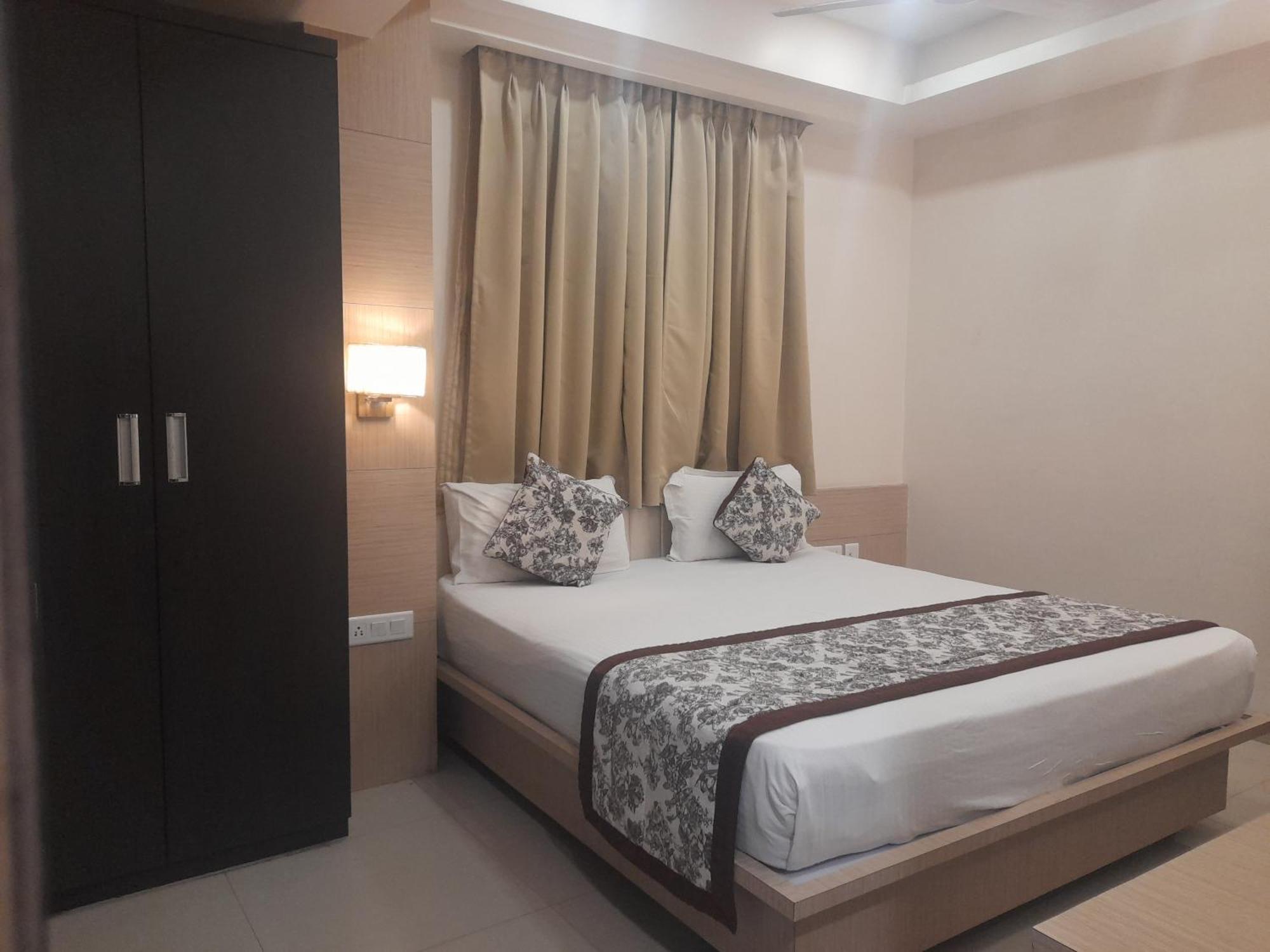 Variety Inn Патна Екстериор снимка