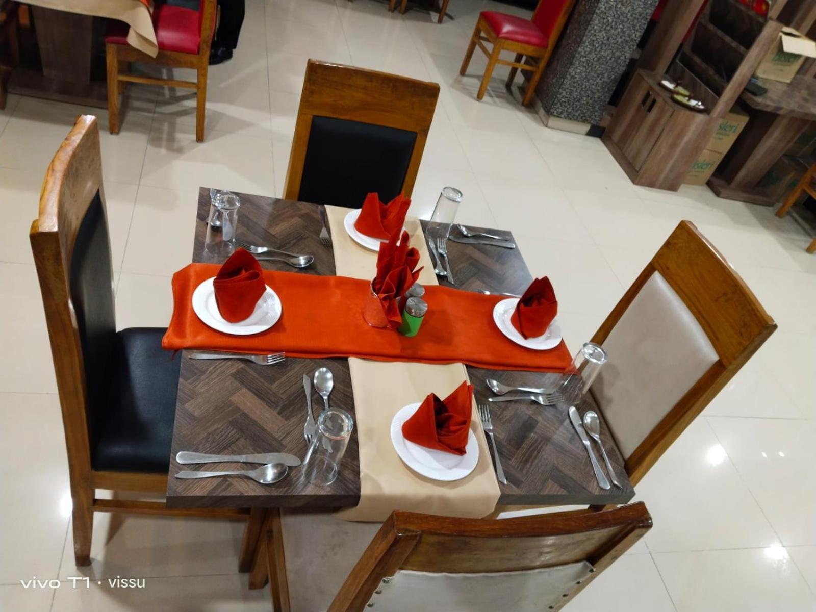 Variety Inn Патна Екстериор снимка