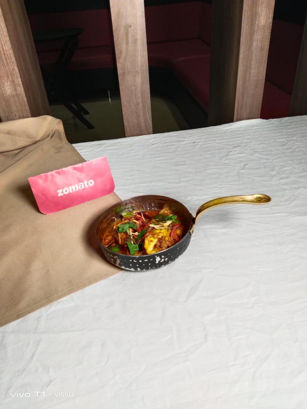 Variety Inn Патна Екстериор снимка