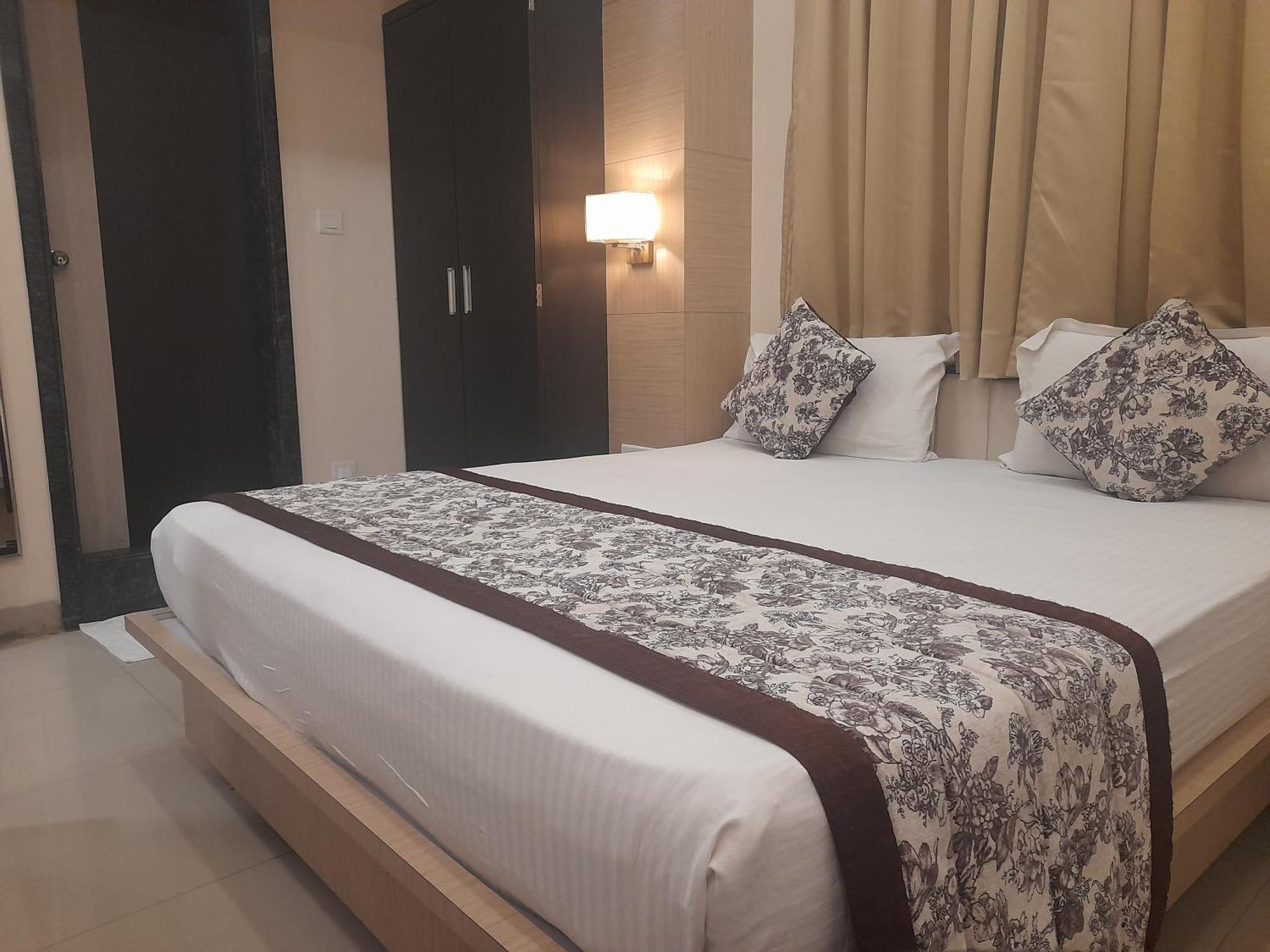 Variety Inn Патна Екстериор снимка