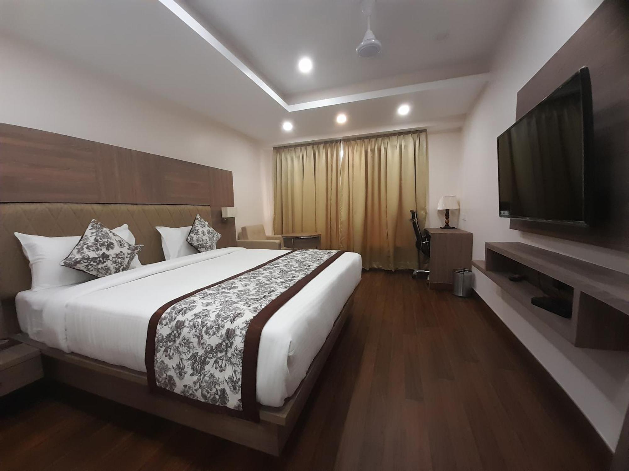 Variety Inn Патна Екстериор снимка
