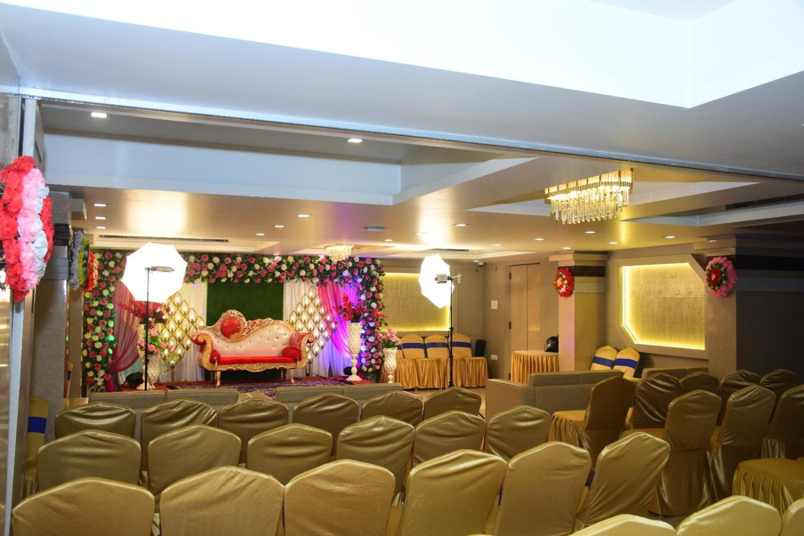 Variety Inn Патна Екстериор снимка