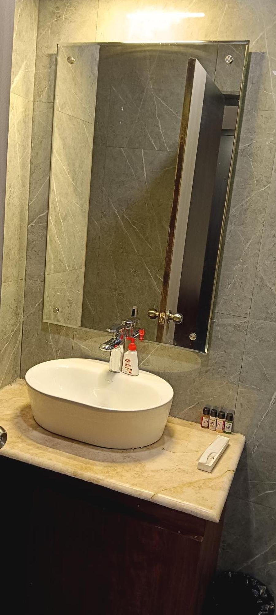 Variety Inn Патна Екстериор снимка